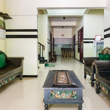 Reddoorz Syariah @ Ketintang Surabaya Hotel Exterior photo